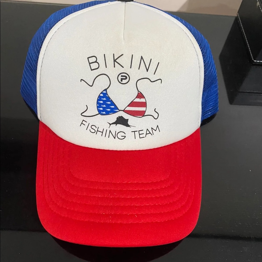 Pelagic women trucker hat